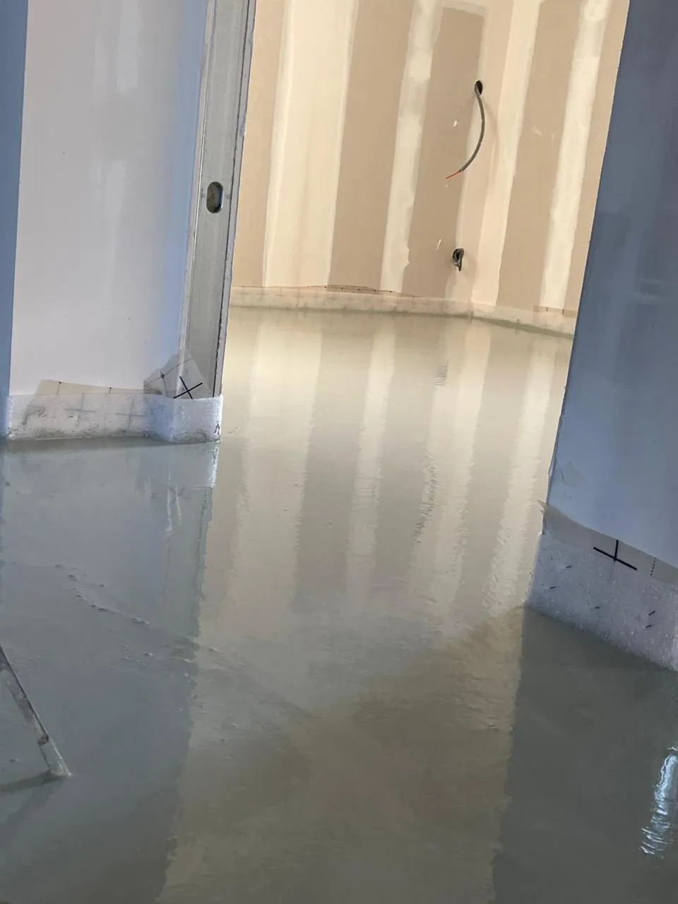 Chape liquide ciment — résultat final sur chantier neuf